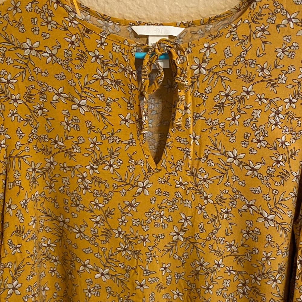 H&M floral blouse - Picture 3 of 5